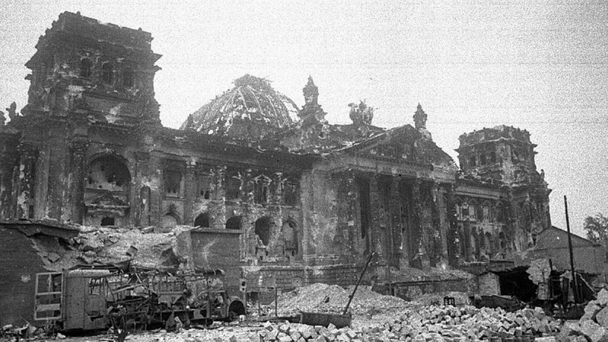 reichstag 1945.jpg