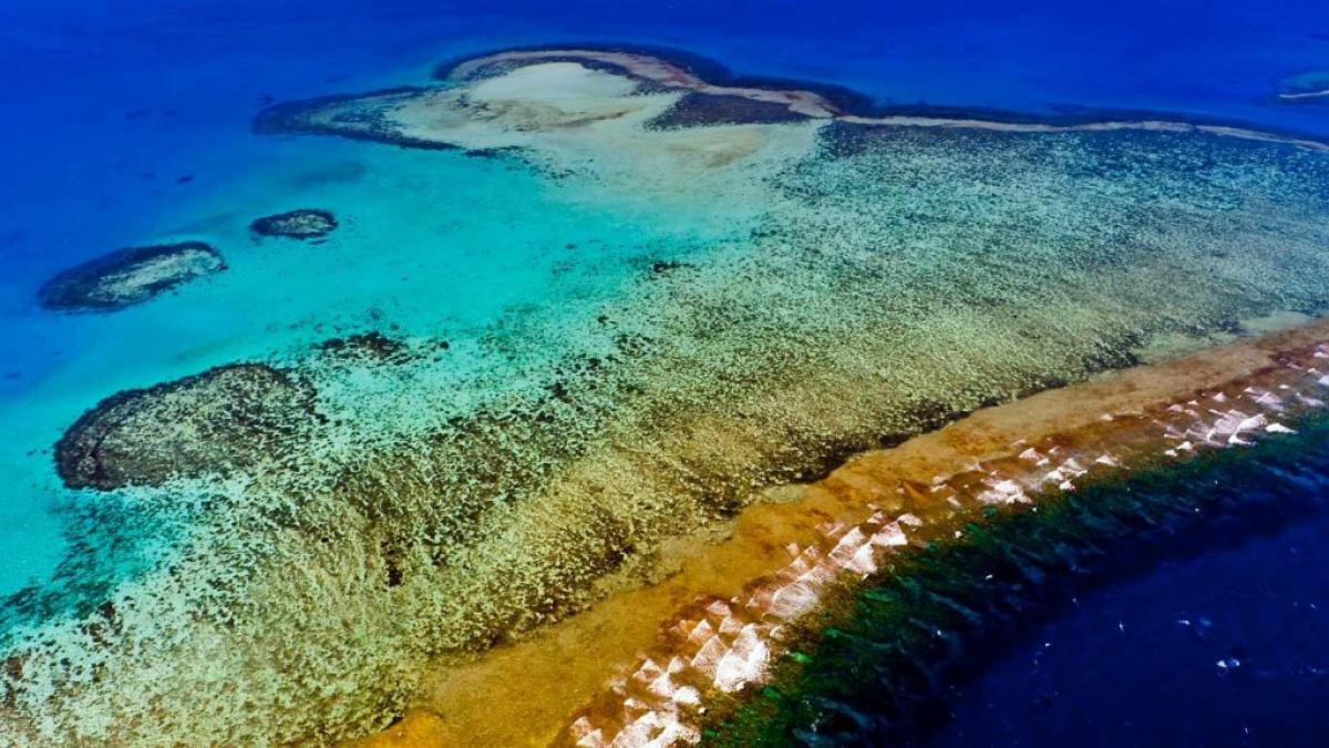 Aerial_view_New_Caledonia_Barrier_Reef_Noumea_New-Caledonia_20121126-1024x575.jpg