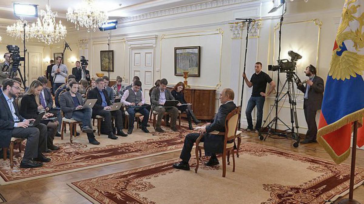 Vladimir_Putin_answered_journalists?_questions_on_the_situation_in_Ukraine_(2014-03-04).jpeg