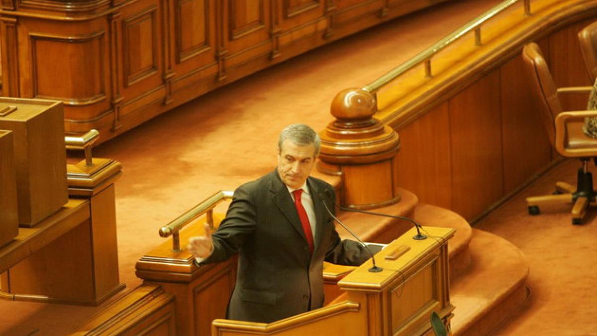 tariceanu-pupitru.jpg