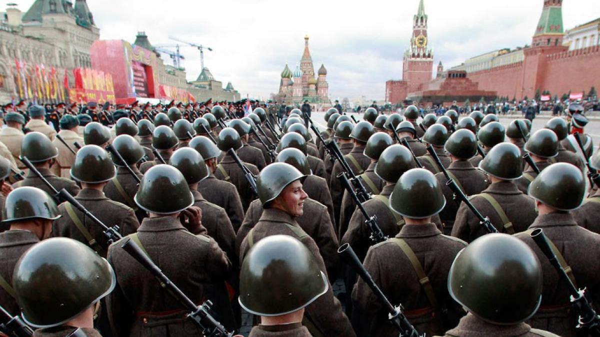 soldiers-helmets_2391254k.jpg