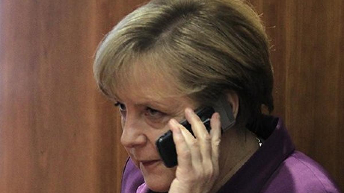 Angela-Merkel-phone-008.jpg