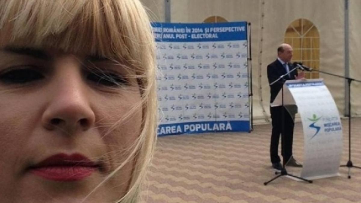 elena-udrea-selfie-cu-traian-basescu-257162_31205900.jpg