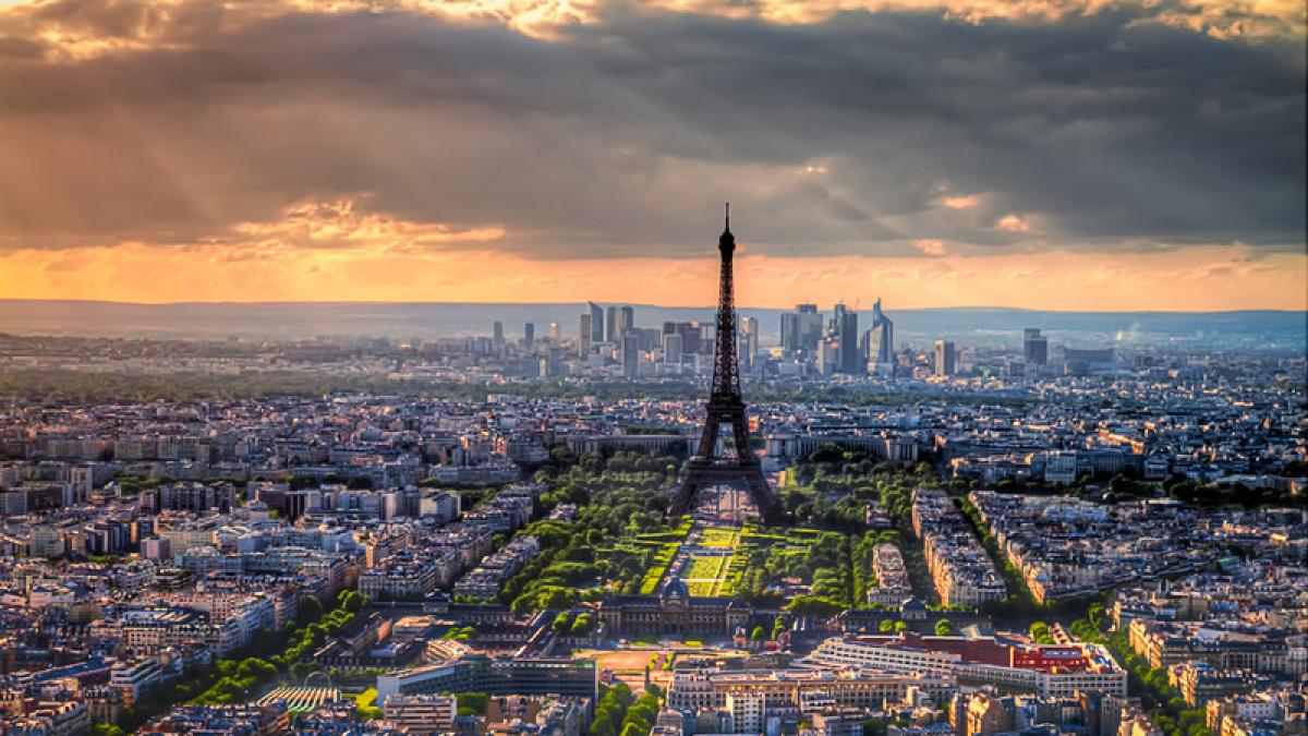 EiffelTowerArial1-L.jpg