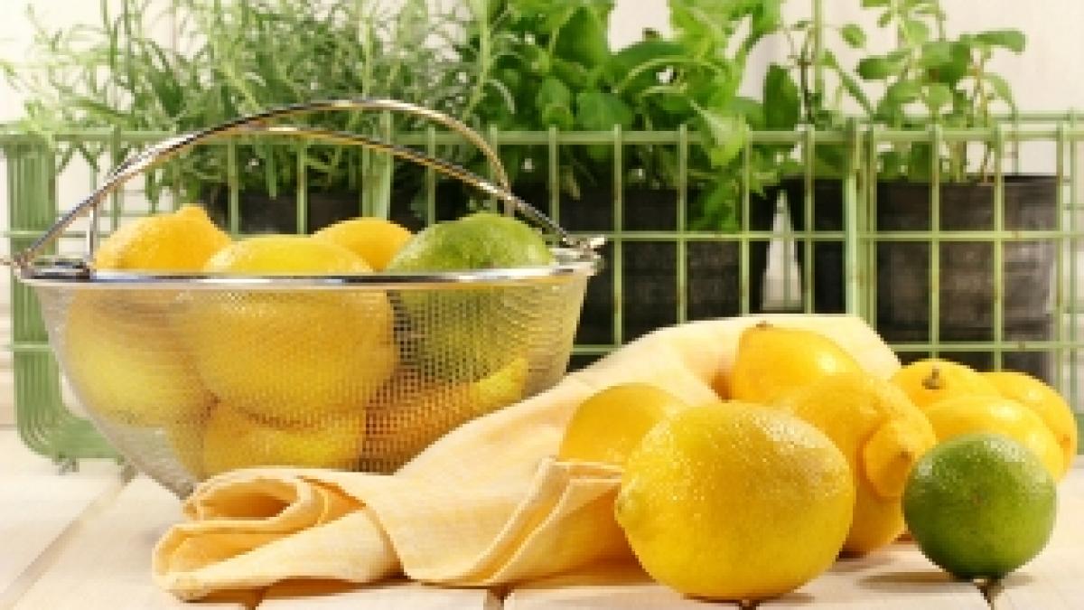 lemonsandherbs2.jpg