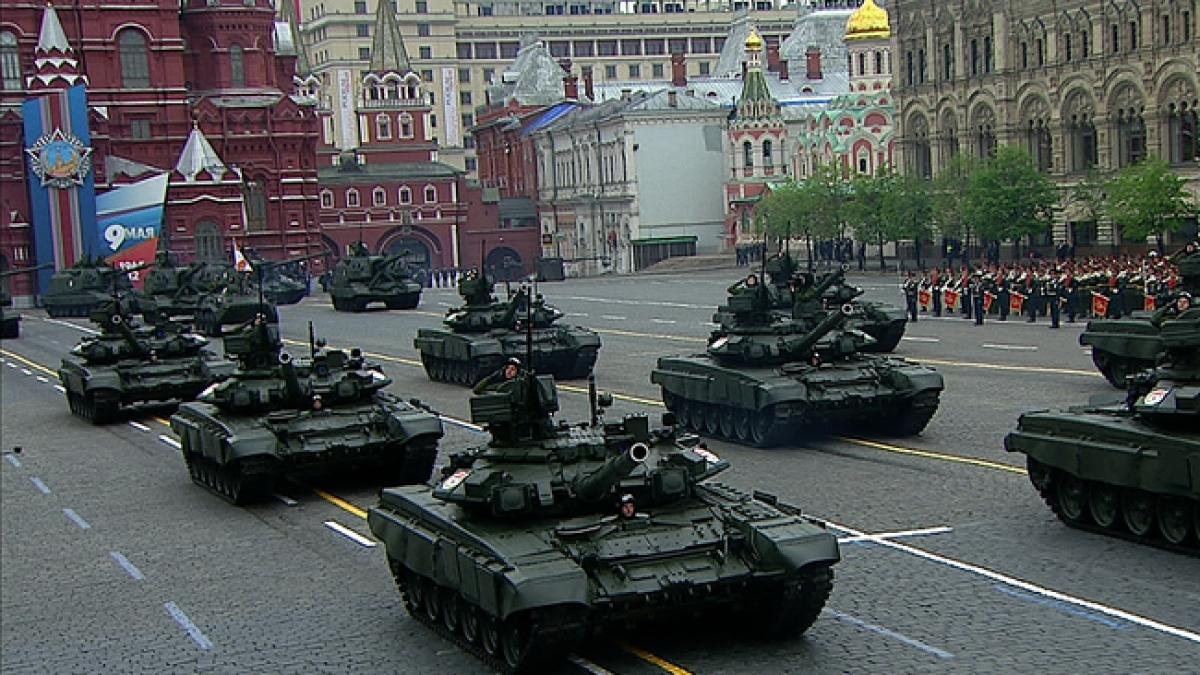 T-90_tanks_during_the_Victory_parade_2012.png