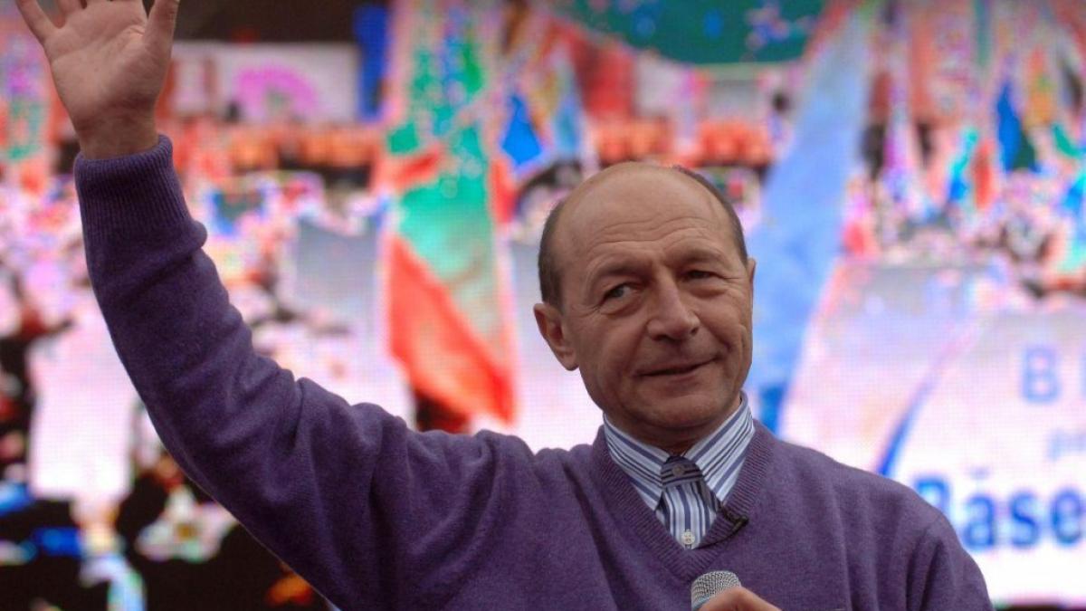 basescu-supendat-1024x787.jpg