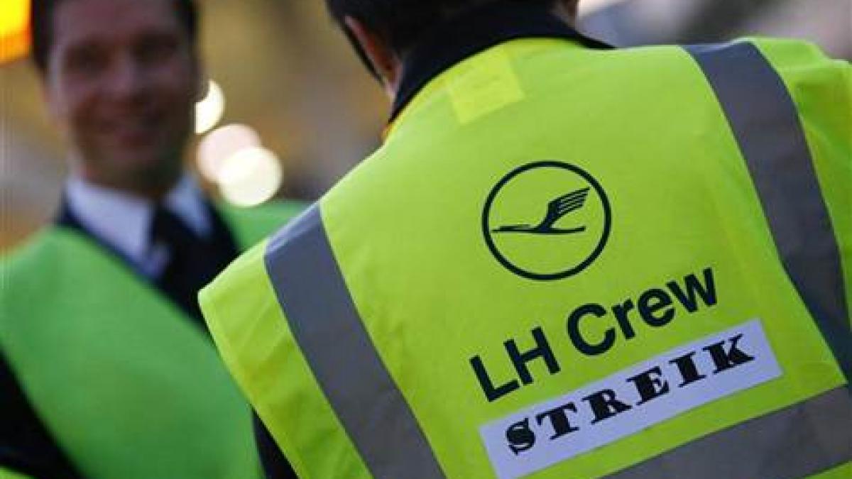 2012-09-04t062844z_1_cbre8830hzy00_rtroptp_3_germany-lufthansa-strike.grid-6x2.jpg