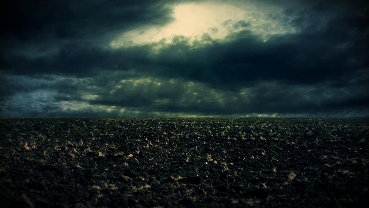 clouds_dark_storm_fields_dirt_skyscapes_1680x1050_wallpaper_Wallpaper_2560x1600_www.wallpaperswa.com.jpg