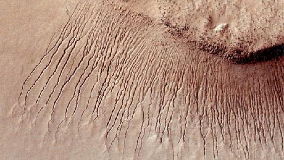 Mars-showing-channels-pos-008.jpg