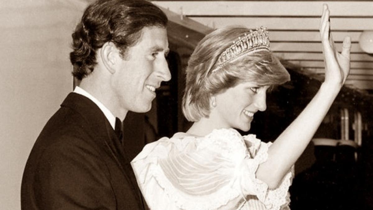 charles-and-diana-queen-elizabeth-ii-35287135-500-368.png