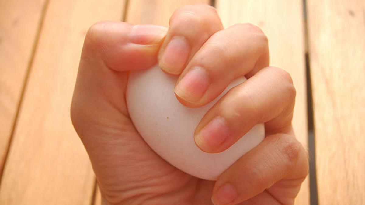 670px-Squeeze-an-Egg-Without-Breaking-It-Step-3.jpg