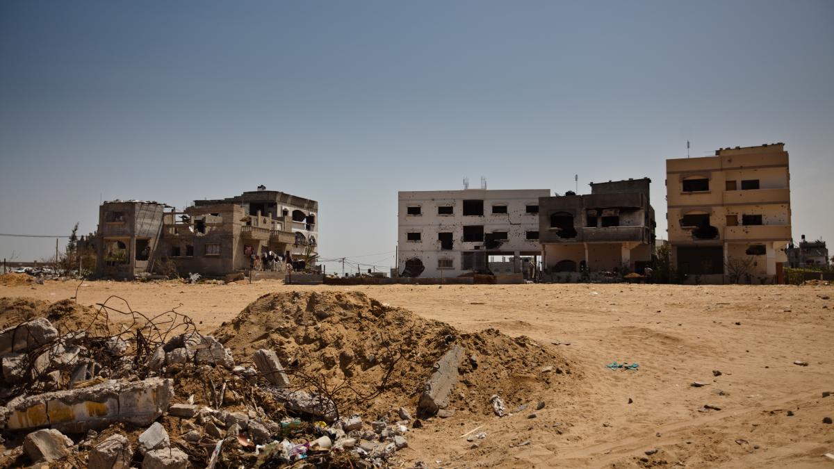 Damaged_housing_gaza_strip_april_2009.jpg