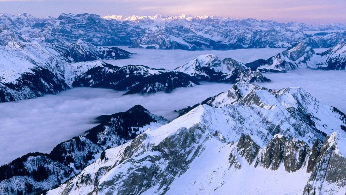 switzerland_mountains_snow_tops_fog_6962_1600x1200.jpg