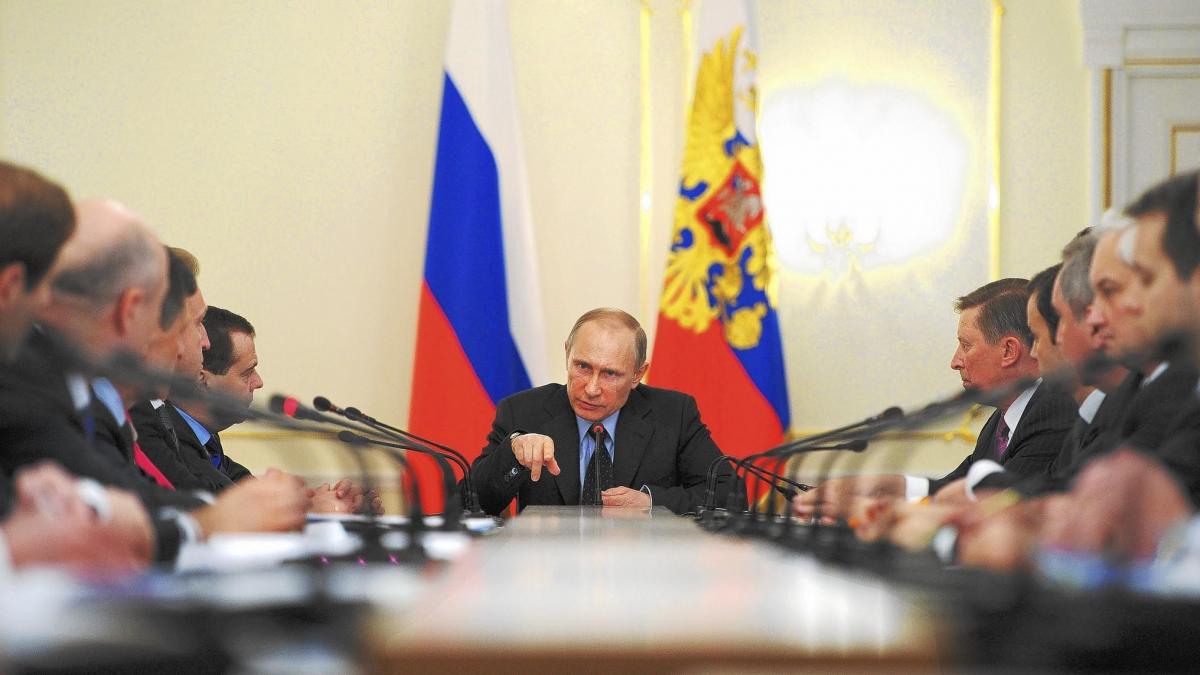 la-apphoto-russia-putin-cabinet-jpg-20140306.jpg