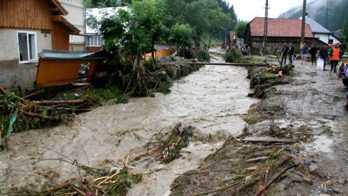 inundatii-in-constanta-un-copil-luat-de-viitura-98129-1-465x390.jpg