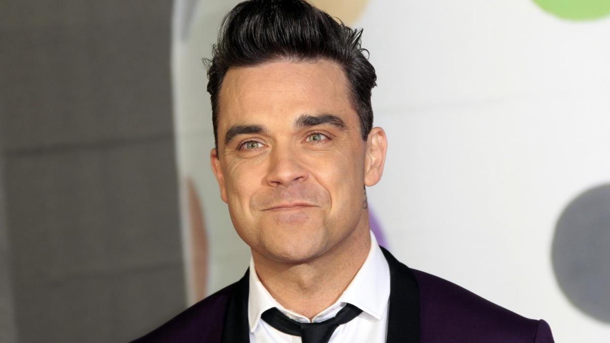 o-ROBBIE-WILLIAMS-facebook.jpg