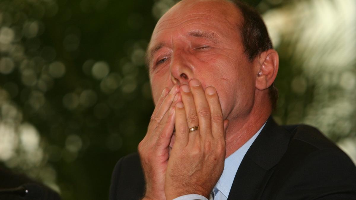 basescu_terenuri_lege.jpg