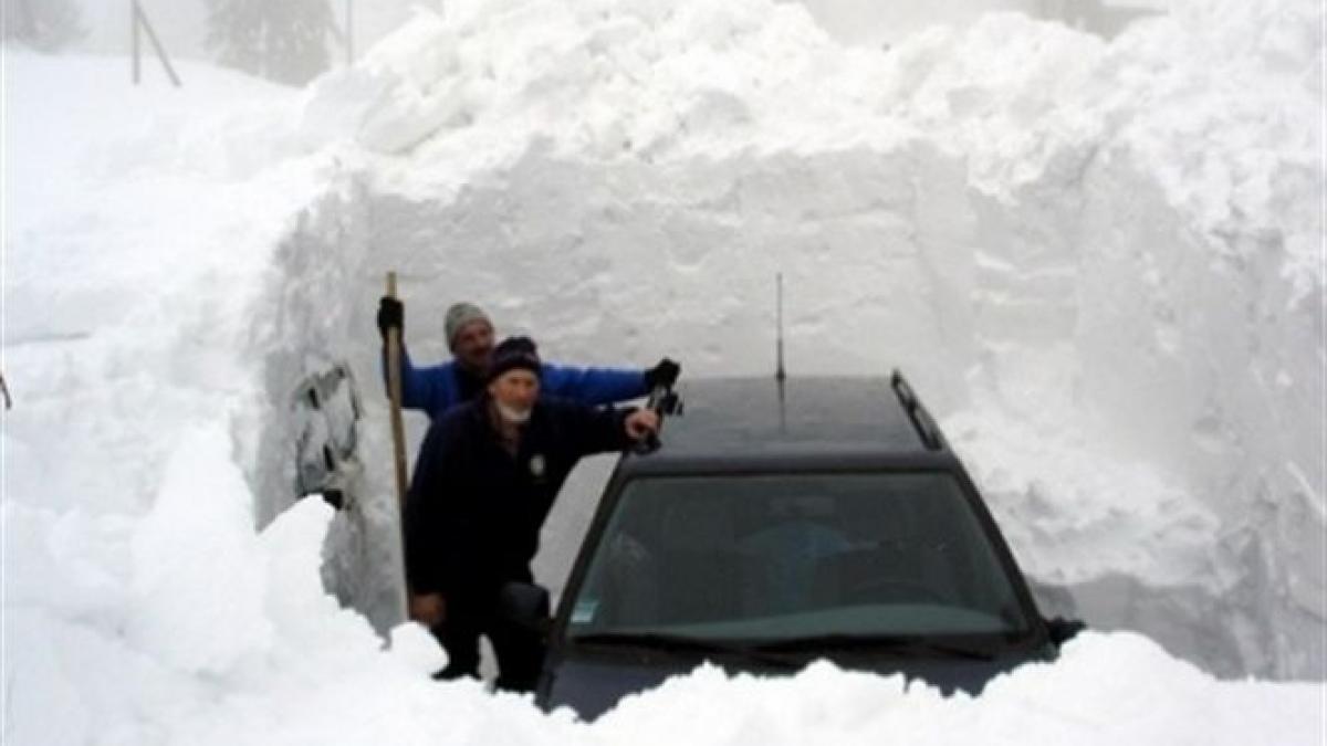 snow-storm-car.jpg