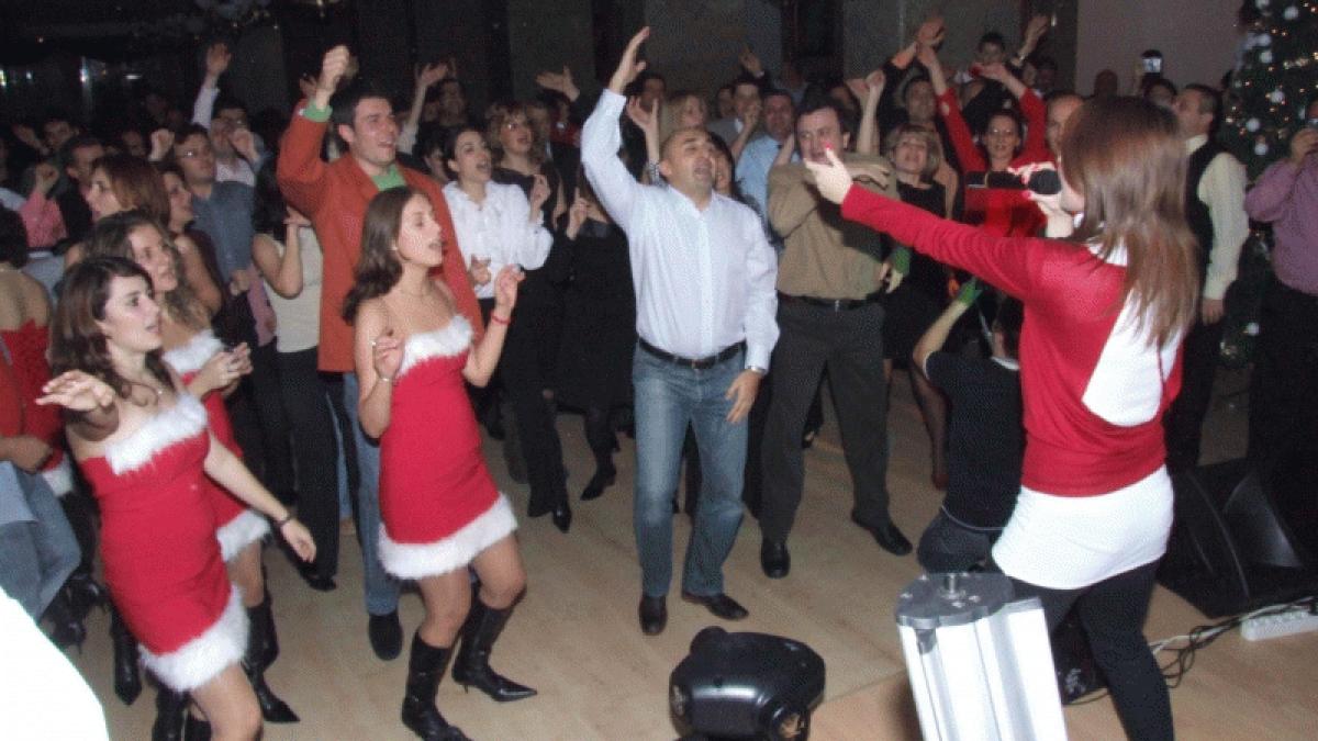 800_600_1285656379__9__christmas_party__2006.jpg