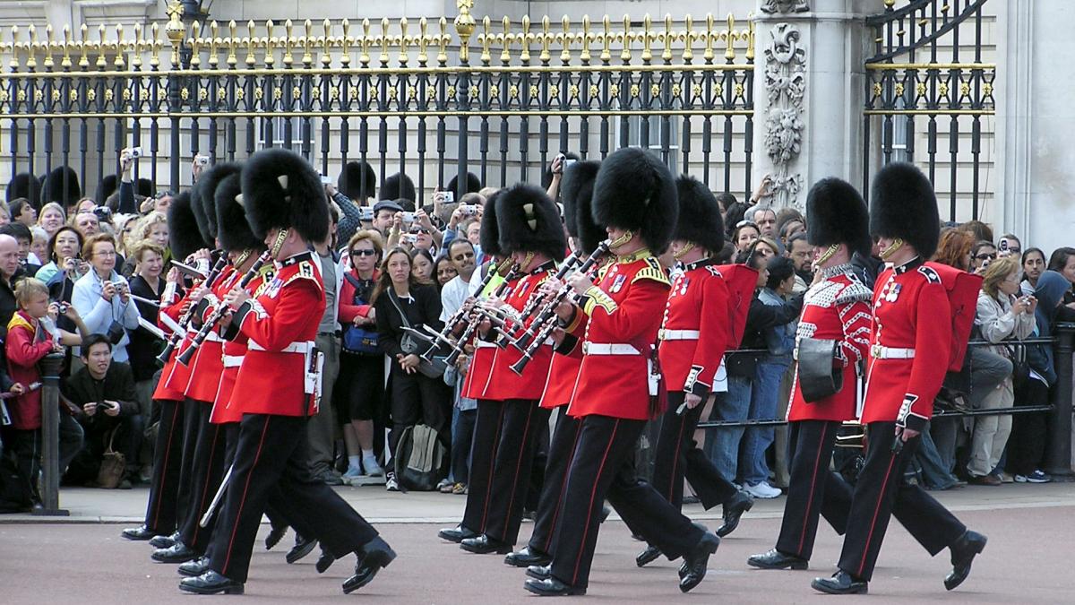 Guard.mounting.buck.palace.arp.jpg