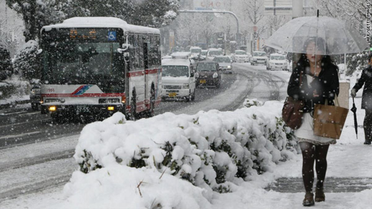 t1larg.japan.snow.gi.afp.jpg