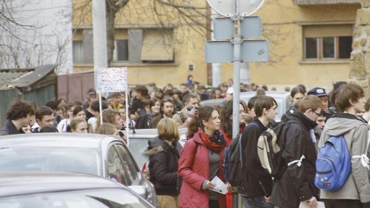 Liceenii+maghiari+au+protestat+in+centrul+Clujului_86699.jpg