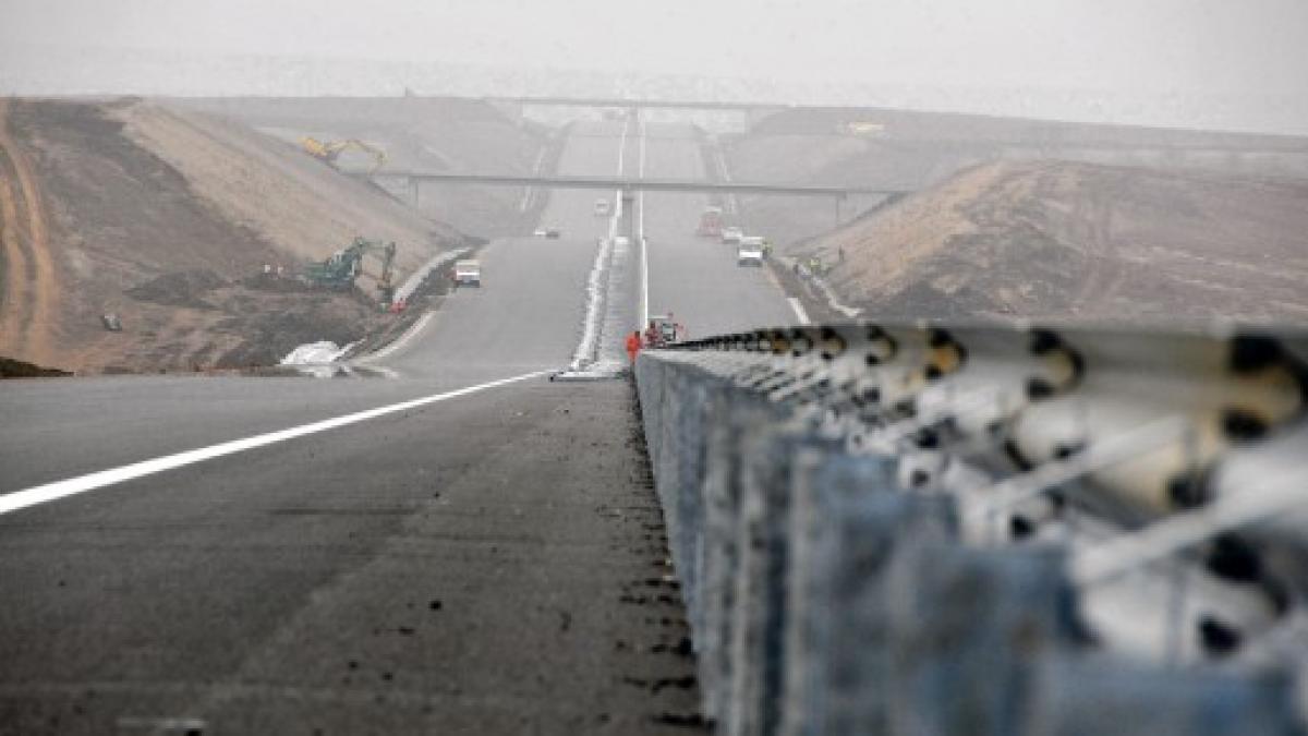 autostrada-lui-ponta-spre-sibiu-s-a-crapat-la-km-55-dupa-ce-iohannis-a-castigat-alegerile-135564-1.jpg