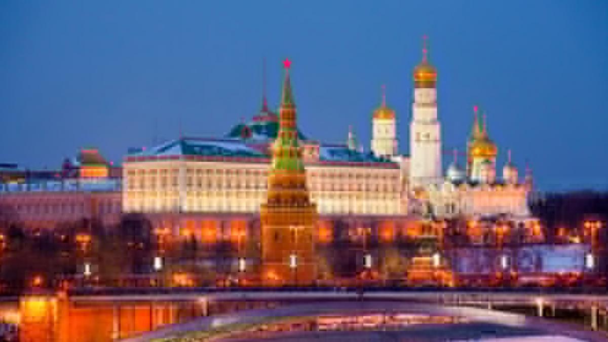 moscow-kremlin-night.jpg