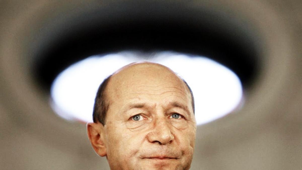 unsul lui dumnezeu-basescu.jpg