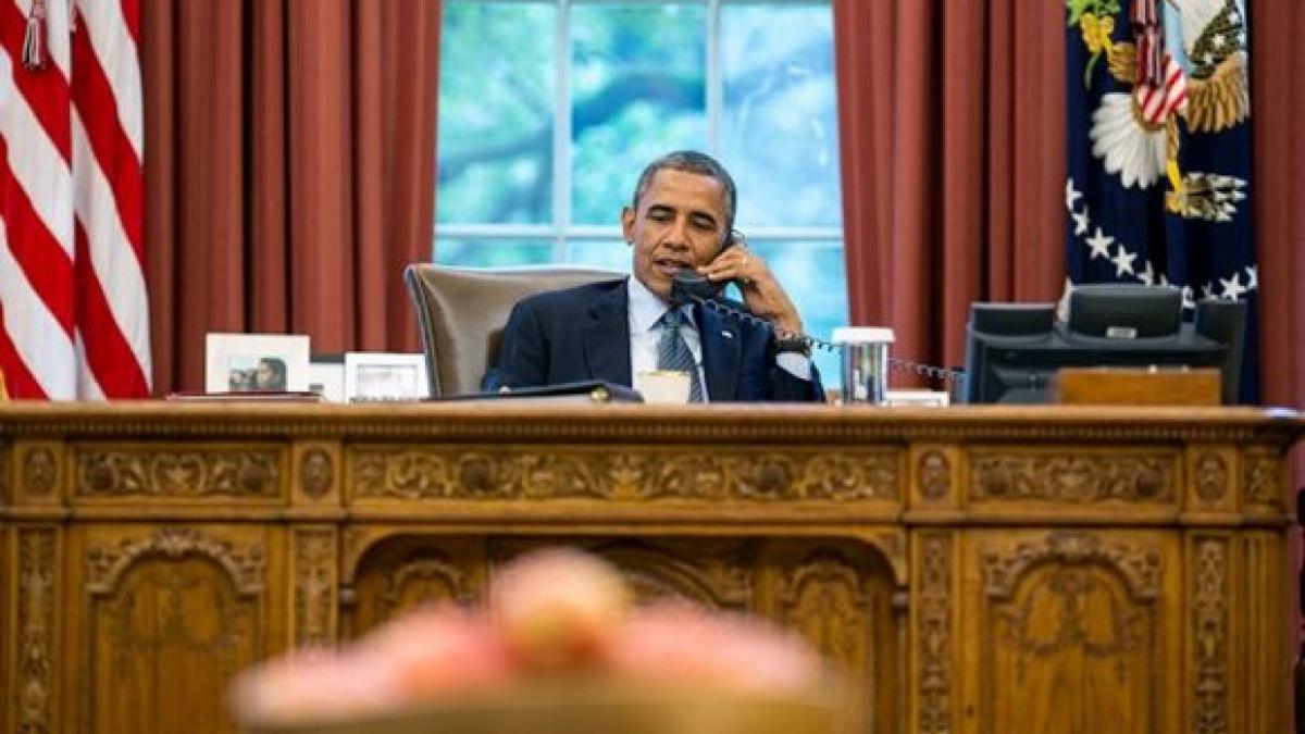 President-Obama-Phone_t580.jpg