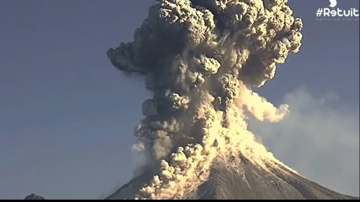 eruptie-vulcanul-colima_24313900.jpg