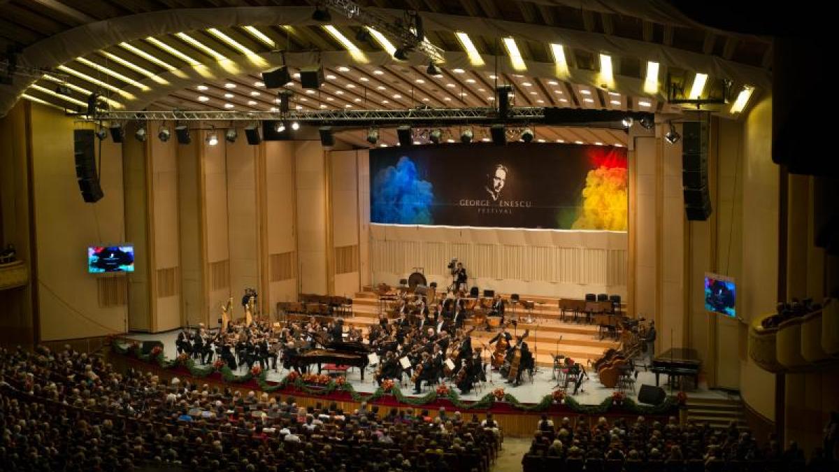 Royal Concergebouw AMSTERDAM  pe scena Festivalului Enescu 2013  Credit Sergiu Iczkovits.jpg