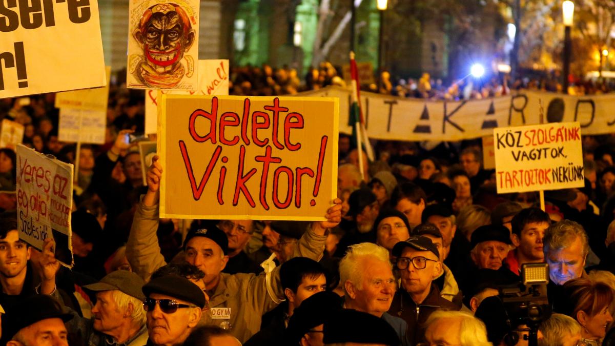 hungarians_protest_against_pm_viktor_orban.jpg