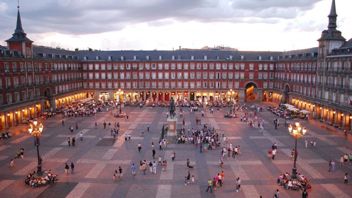 Plaza_Mayor_de_Madrid_06.jpg