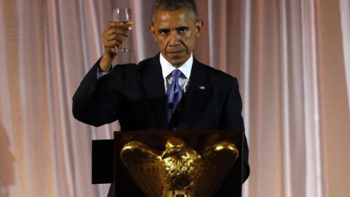 obama pahar toast.jpg