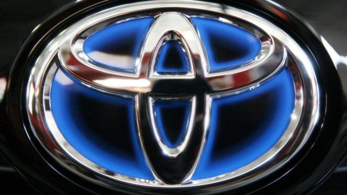 TOYOTA_EMBLEM_1538708f.jpg