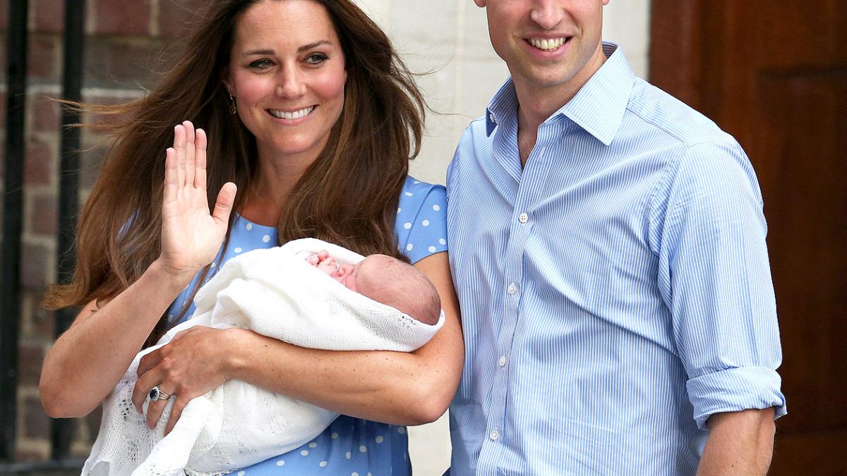 1374609639_kate-middleton-prince-william-baby-zoom.jpg