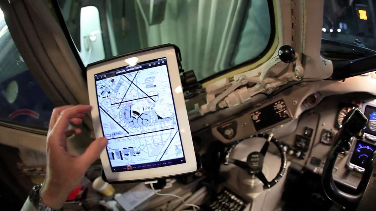 iPad-EFB-American-Airlines-cockpit.jpg