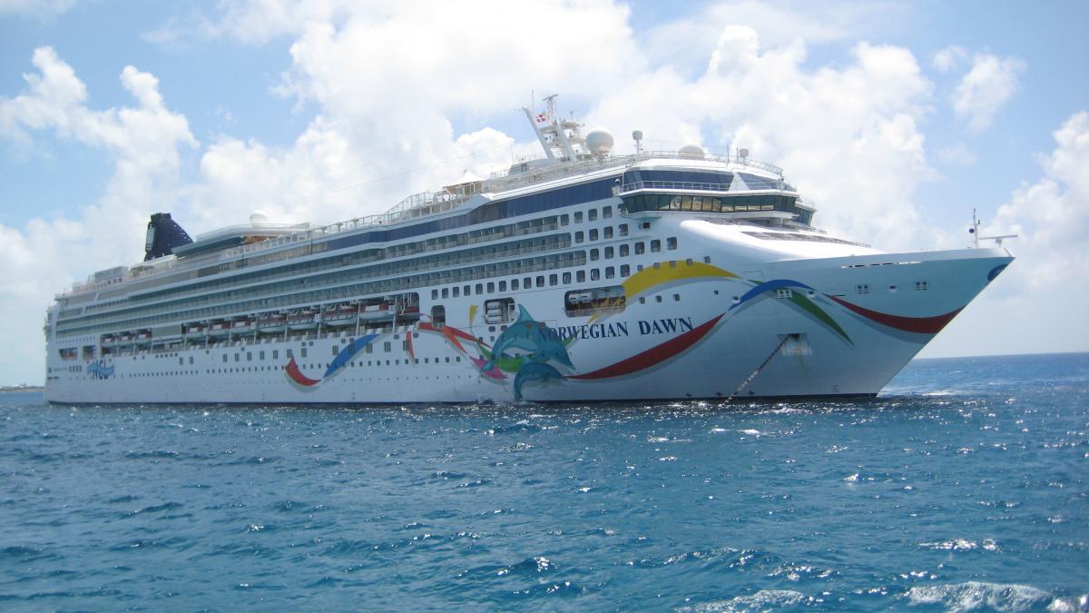 Norwegian_Dawn_-_Great_Stirrup_Cay.jpg