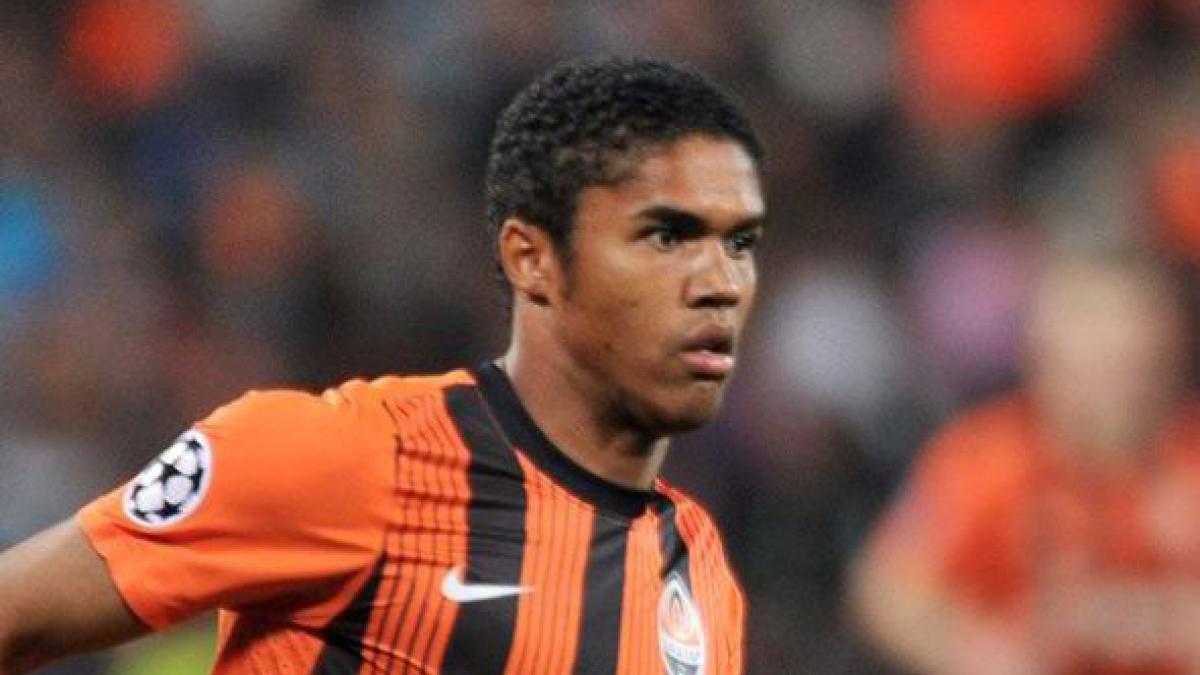 douglas costa.jpg