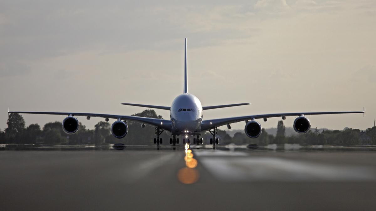 take-off-aircraft-jet-landing-strip_238762.jpg