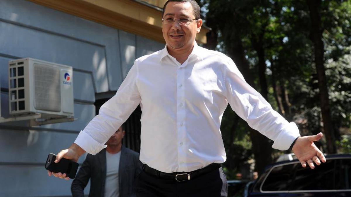 Victor Ponta camasa.jpg