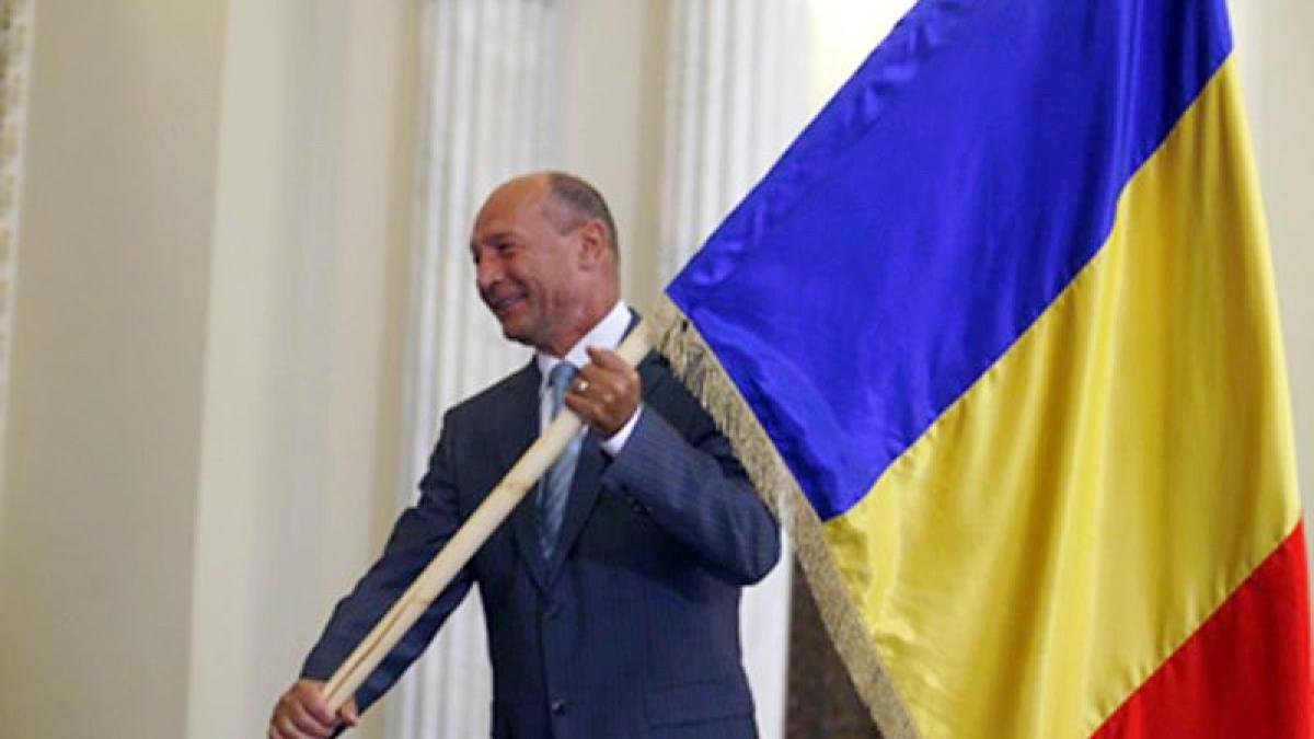 traian basescu tricolor.jpg