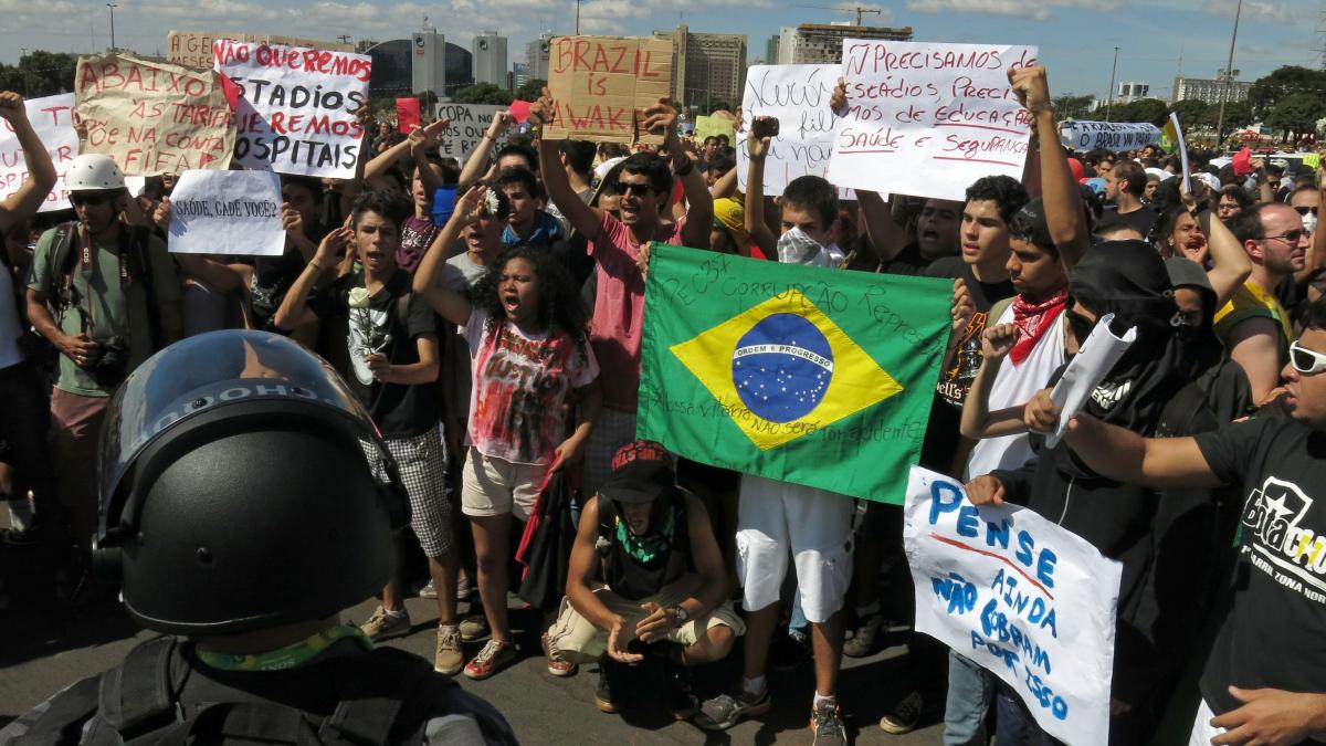 proteste brazilia.jpg