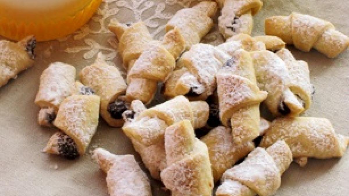 Cornulete-cu-gem-de-prune-Gateste-Delicios.jpg