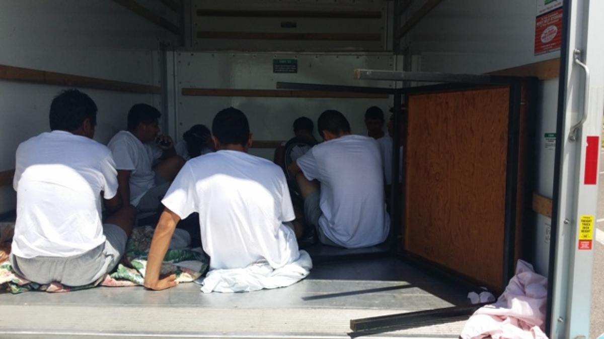 820Photo+4+-+Seven+illegal+immigrants+found+in+the+back+of+a+U-Haul+truck.jpg