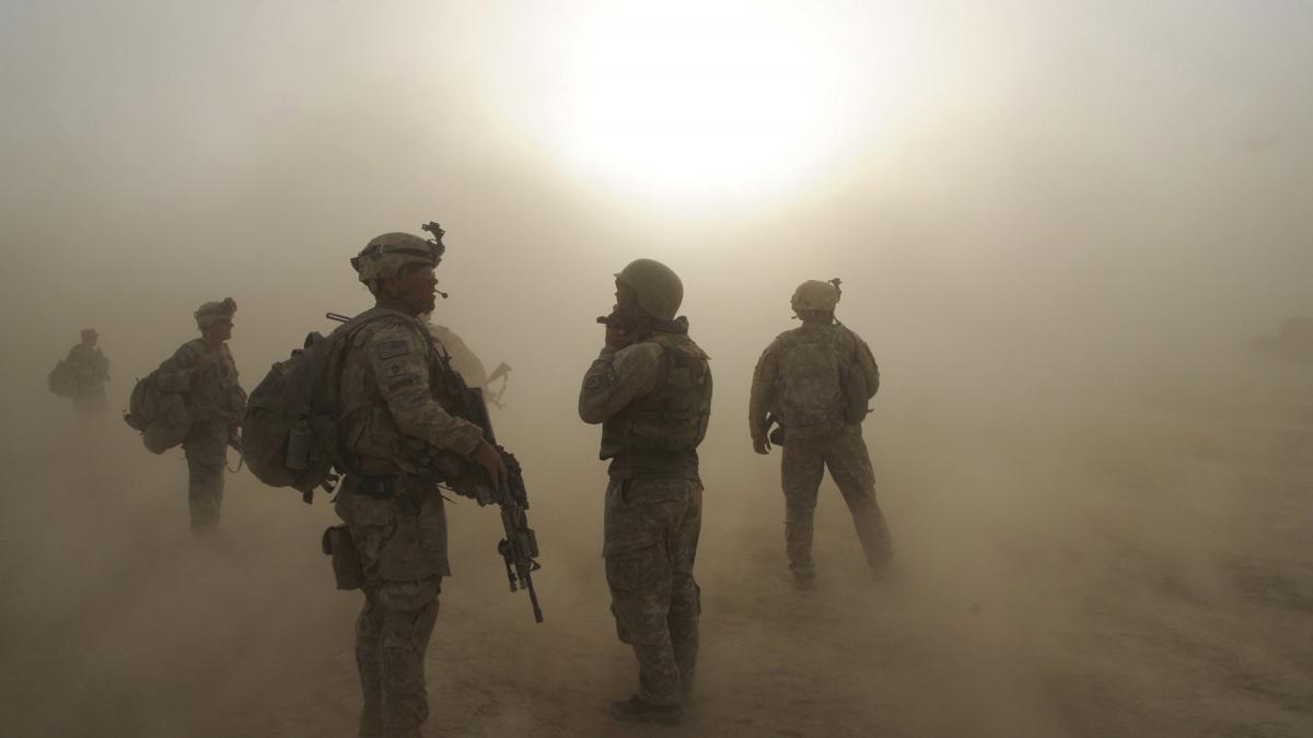 Flickr_-_The_U.S._Army_-_Waiting_out_the_dust_storm.jpg