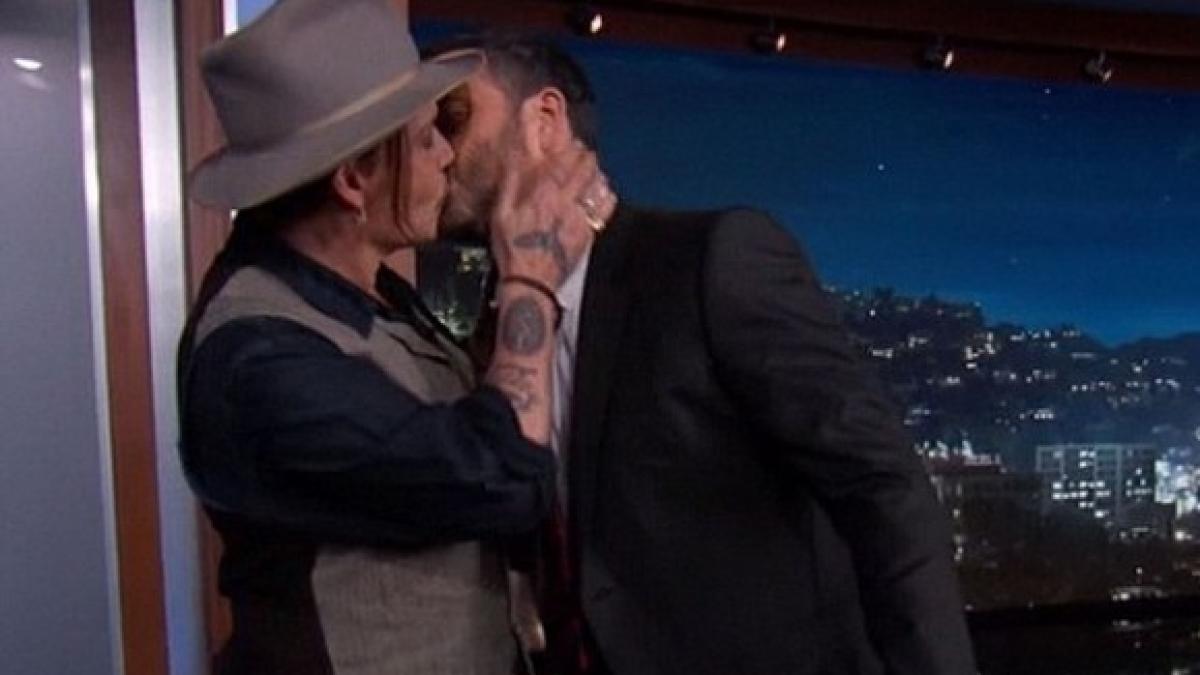 johnny-depp-sarut-jimmy-kimmel1.jpg