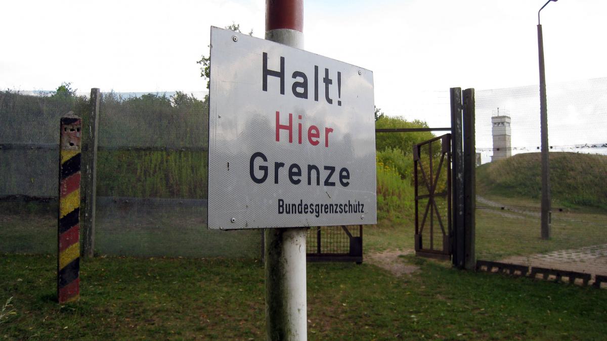 Halt_hier_grenze.jpg